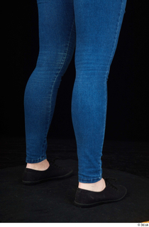 Ellie Springlare black sneakers blue jeans calf 0004.jpg